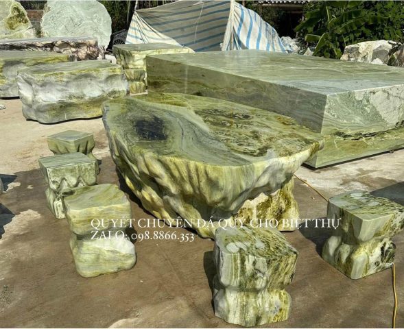 Bộ bàn ghế đá Yên Bái tự nhiên nguyên khối mặt vân xanh