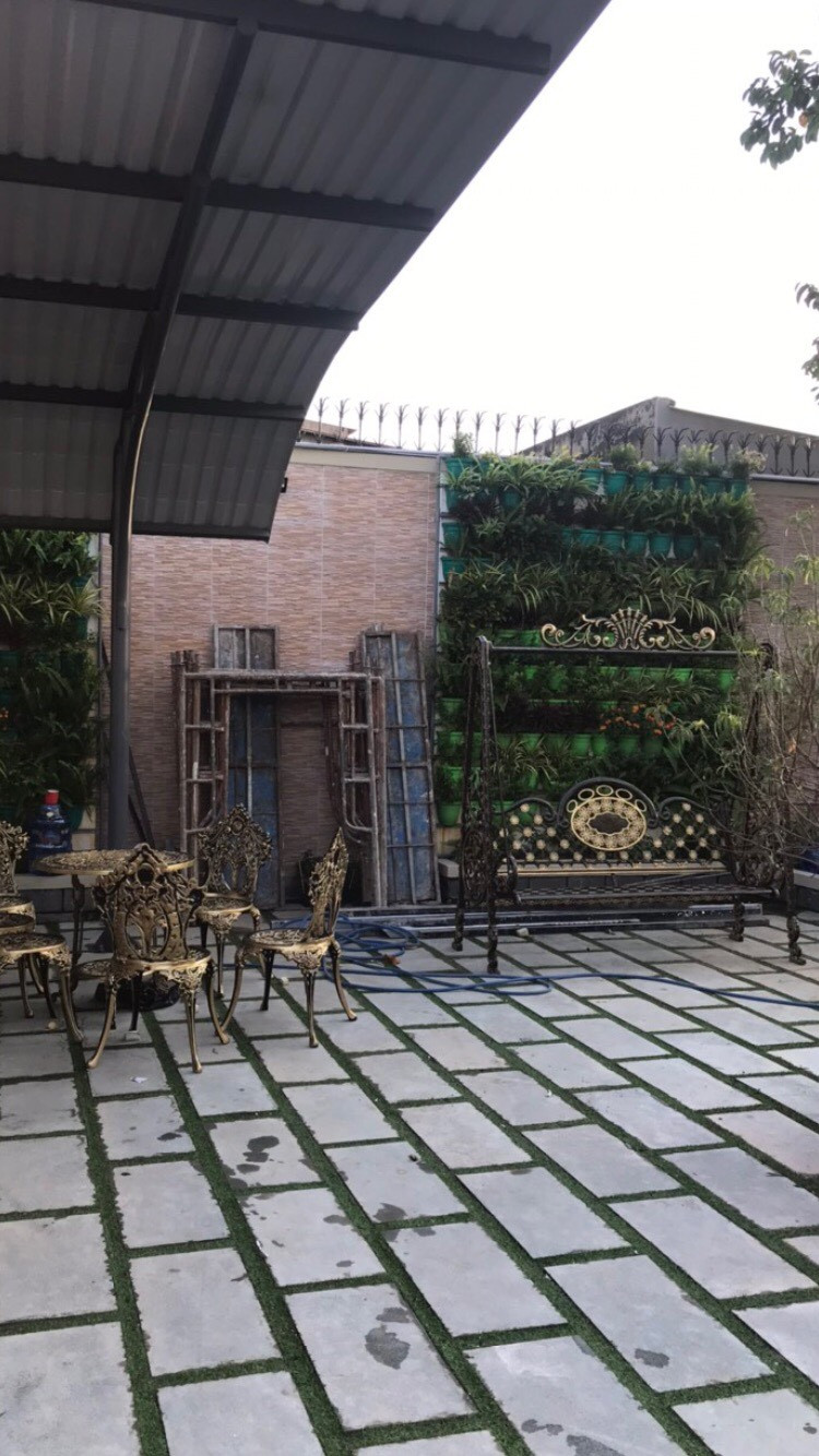 Bộ bàn ghế gang đúc ngoài trời bền bỉ, chống chịu tốt mưa nắng
