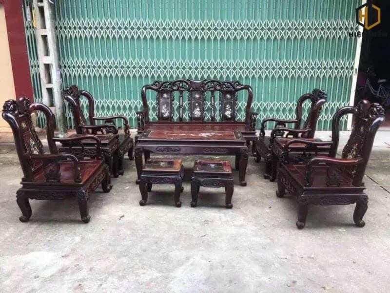 bộ bàn ghế gỗ gụ khảm trai tay 8, phù hợp không gian phòng khách nhỏ gọn