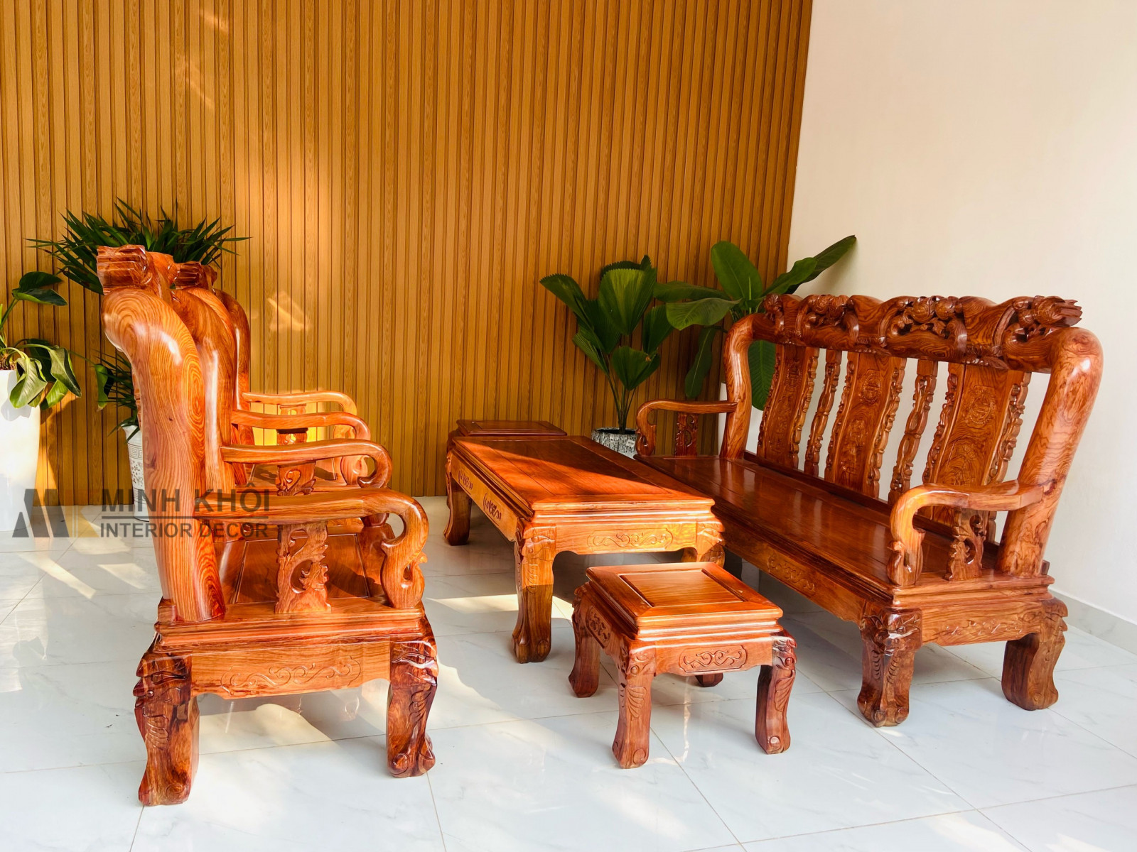 Bộ bàn ghế gỗ hương vân chạm đào