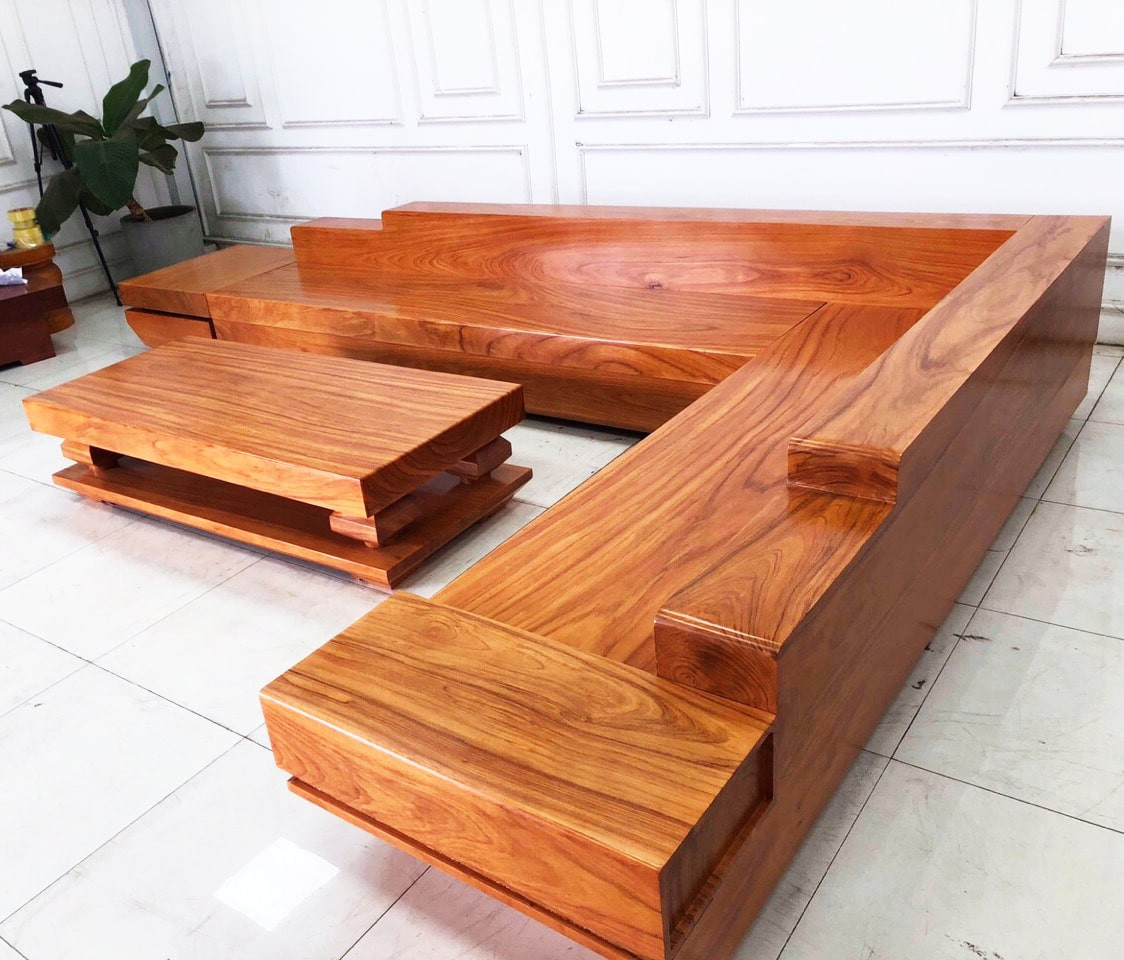 Bộ bàn ghế gỗ sofa nguyên khối làm từ gỗ Hương cao cấp, với vân gỗ độc đáo, tô điểm sự sang trọng cho không gian phòng khách
