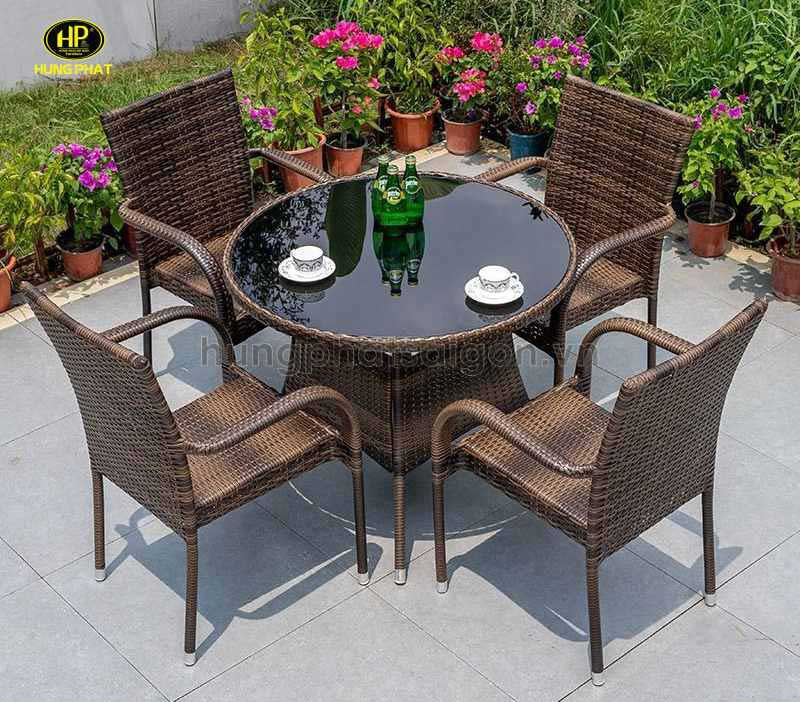 Bộ bàn ghế gỗ uống trà ngoài trời có giá thành đa dạng
