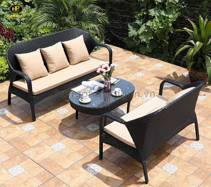 Bộ bàn ghế gỗ uống trà trên sân thượng