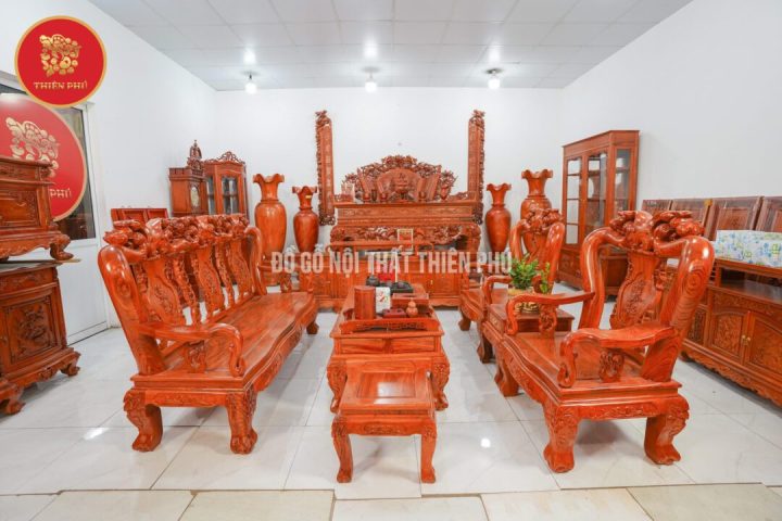 Bộ bàn ghế Minh Quốc Đào gỗ hương sang trọng, tôn lên vẻ đẹp phòng khách hiện đại.