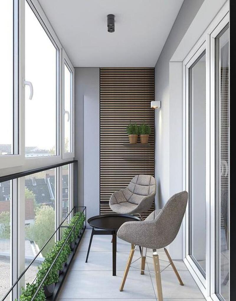 Bộ bàn ghế ngồi ban công với thiết kế đẹp mắt, tôn vinh tính thẩm mỹ của không gian ngoại thất.