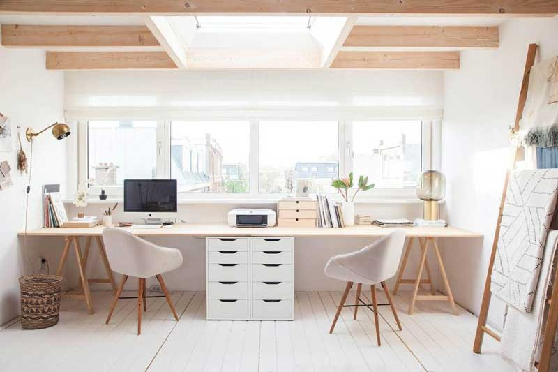 Bộ bàn ghế ngồi làm việc đôi có kệ tiện lợi, phù hợp cho hai người sử dụng