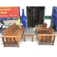 Bộ bàn ghế phòng khách gỗ xoan đào, một lựa chọn phổ biến khi tìm mua nội thất thanh lý