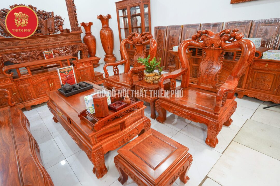 Bộ bàn ghế Quốc Đào gỗ hương với hình tượng Đào tiên mang ý nghĩa tài lộc, may mắn