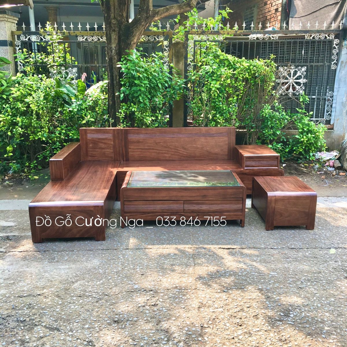 Bộ bàn ghế sofa gỗ hương đá dạng góc chữ L và đôn nhỏ