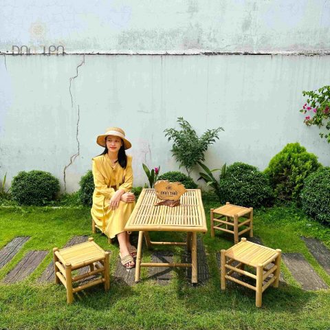 Bộ bàn ghế tre mộc mạc cho không gian quán cafe