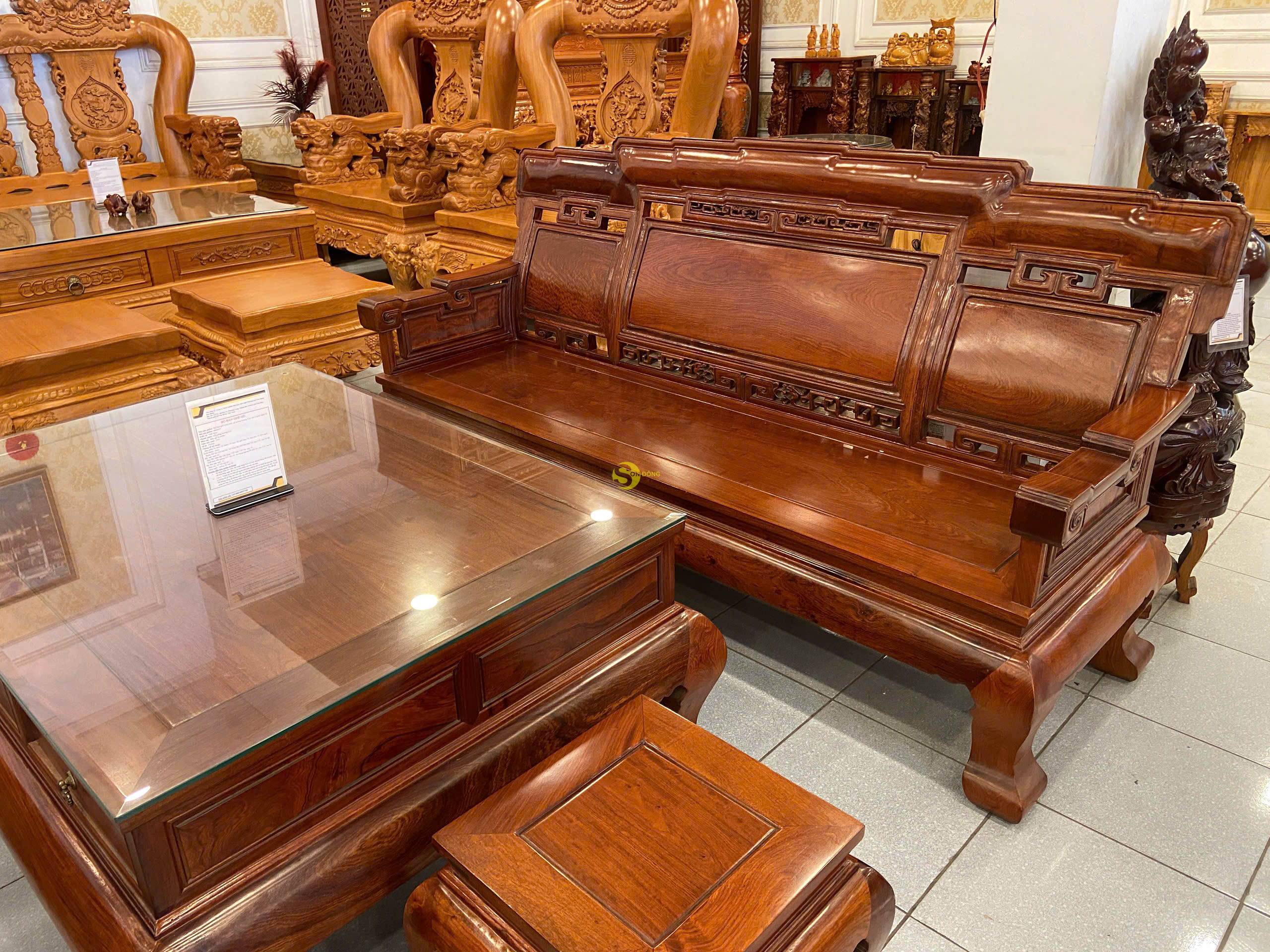 Bộ bàn ghế triện mây gỗ tự nhiên với đường vân đẹp mắt