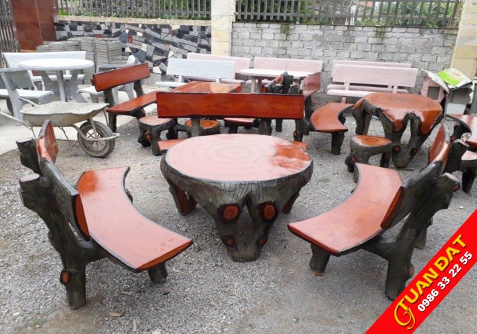 Bộ bàn ghế xi măng giả gỗ bền đẹp cho sân vườn tại Thanh Hóa