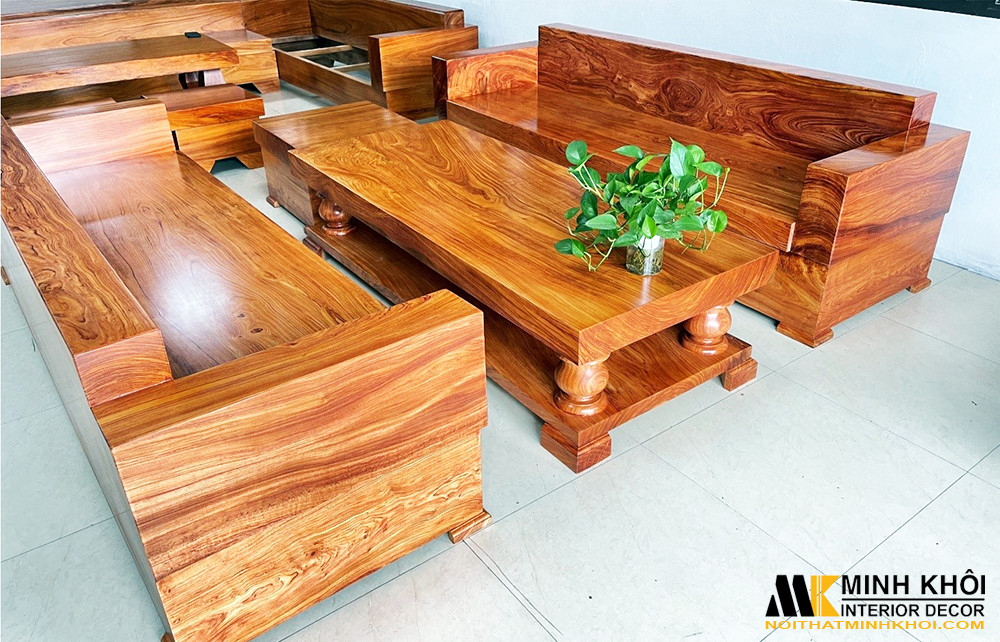 Bộ bàn gỗ nguyên khối từ gỗ sồi tự nhiên, màu sắc tươi sáng, vân đẹp mắt.