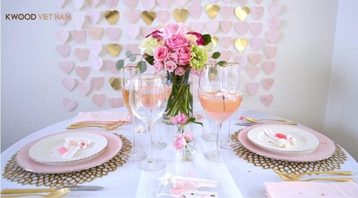 Bộ đồ ăn họa tiết trái tim độc đáo, mang đến cảm giác ngọt ngào cho bữa tối lãng mạn tại gia.