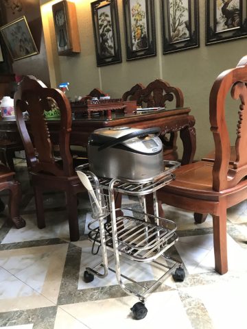 Kệ Để Nồi Cơm Điện Cho Bàn Ăn: Giải Pháp Tiện Nghi Hiện Đại