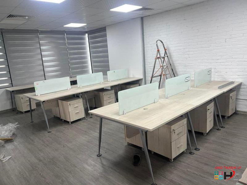 Các mẫu bàn văn phòng thanh lý đa dạng kiểu dáng