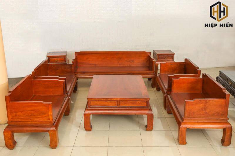 Các yếu tố cần cân nhắc khi lựa chọn bộ bàn ghế gỗ gụ Đồng Kỵ để tạo không gian sống hài hòa.