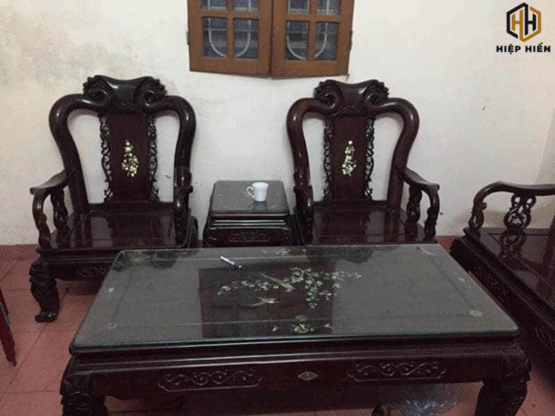 Cách bài trí bàn ghế gỗ khảm trai thu hút tài lộc