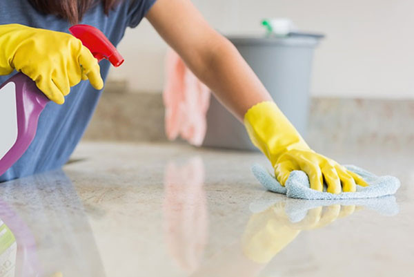 Cách xử lý các vết bẩn cứng đầu khi lau chùi bàn ghế