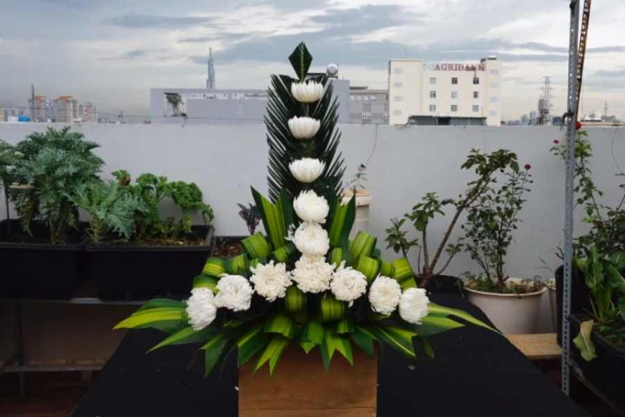 Cắm hoa để bàn uống nước kiểu chữ T đảo ngược