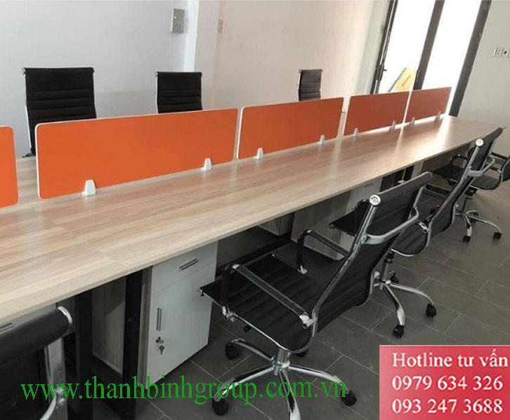 Cận cảnh kẹp vách ngăn bàn làm việc không chân
