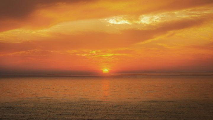 Cảnh núi non hùng vĩ làm desktop background hình nền bàn làm việc độ phân giải 4K