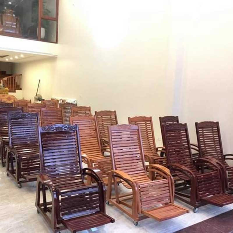 Cấu tạo chắc chắn của ghế thư giãn bập bênh gỗ với bánh xe di chuyển tiện lợi
