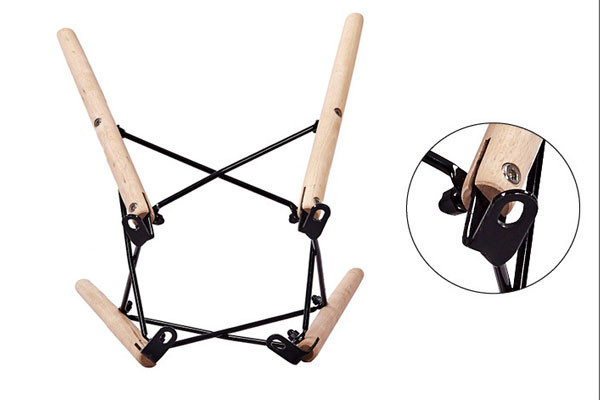 Cấu tạo chân gỗ sồi chắc chắn của ghế Eames