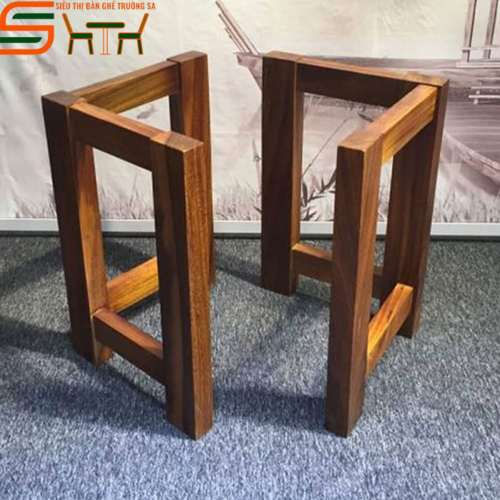 Chân bàn gỗ vuông vững chãi cho bàn ăn