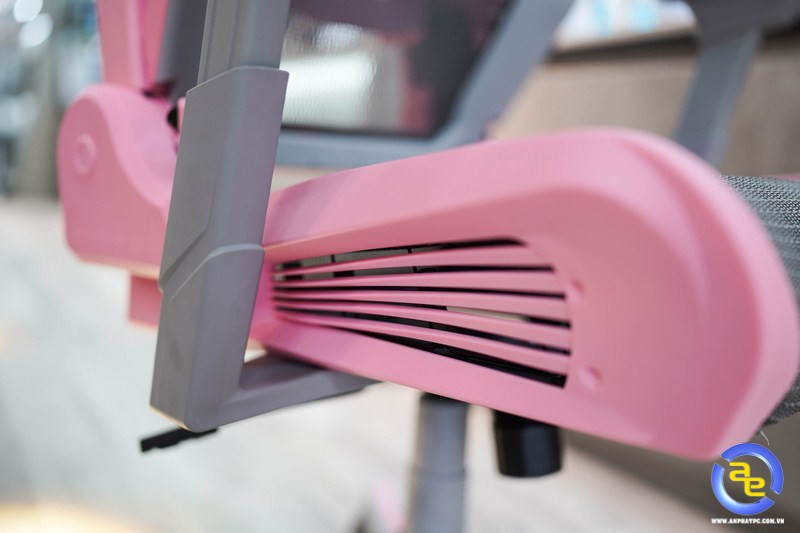 Chân đế và bánh xe di chuyển êm ái của ghế ngồi máy tính màu hồng DXRacer