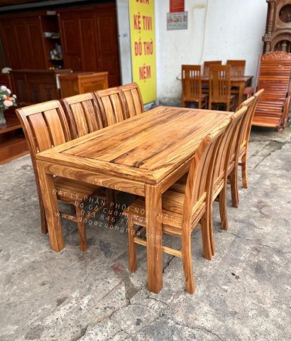 Chi tiết bàn ăn gỗ hương xám với độ chắc chắn cao
