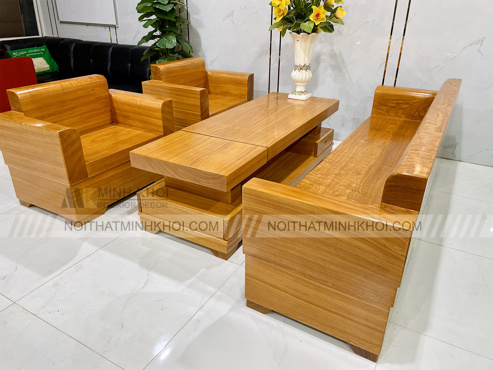 Chi tiết bàn ghế gỗ gõ đỏ nguyên khối với ngăn kéo tiện lợi