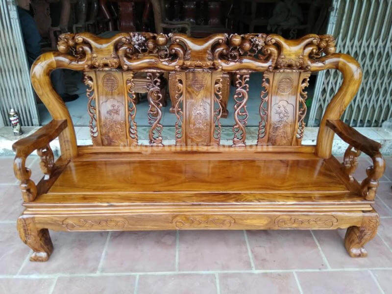 Chi tiết bàn ghế gỗ gụ Đồng Kỵ tay 12, nhấn mạnh sự tỉ mỉ trong từng đường nét chạm khắc truyền thống.