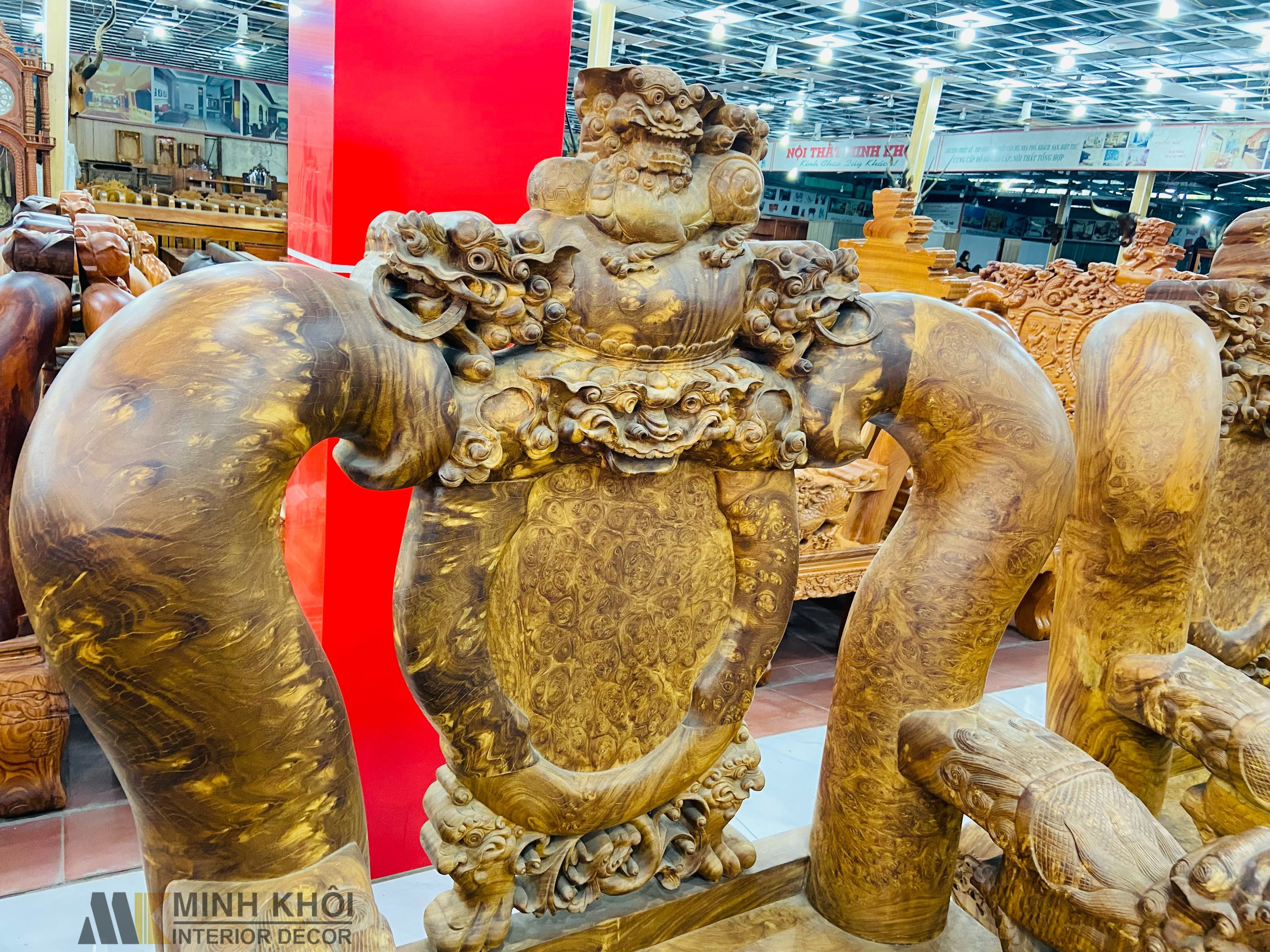 Chi tiết bàn trà gỗ nu nghiến