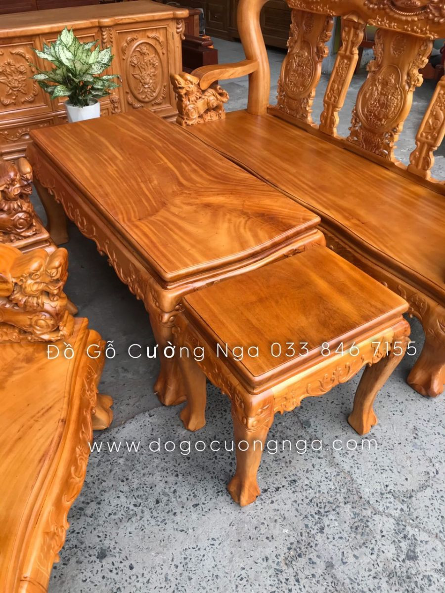 Chi tiết chạm khắc Nghê trên bộ bàn ghế xà cừ