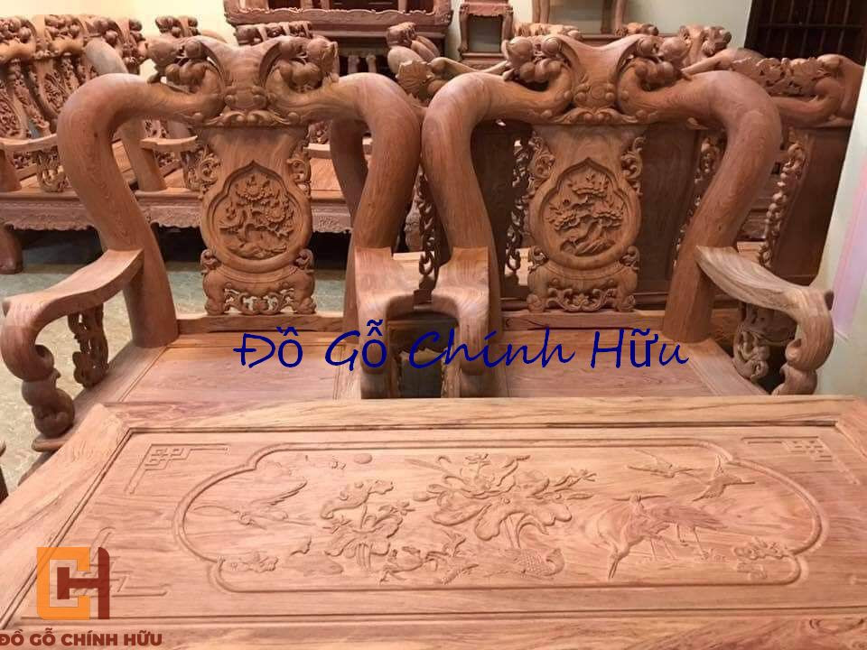 Chi tiết chạm khắc tinh xảo trên bộ bàn ghế minh đào