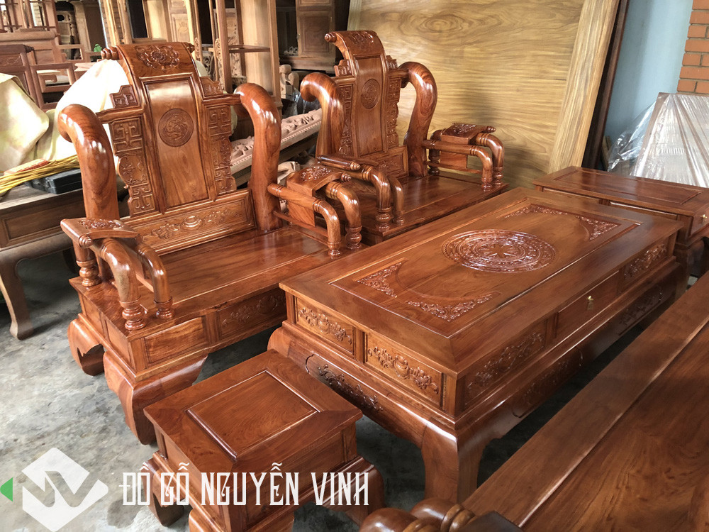 Chi tiết chạm khắc tinh xảo trên bộ bàn ghế Tần Thủy Hoàng gỗ hương đá