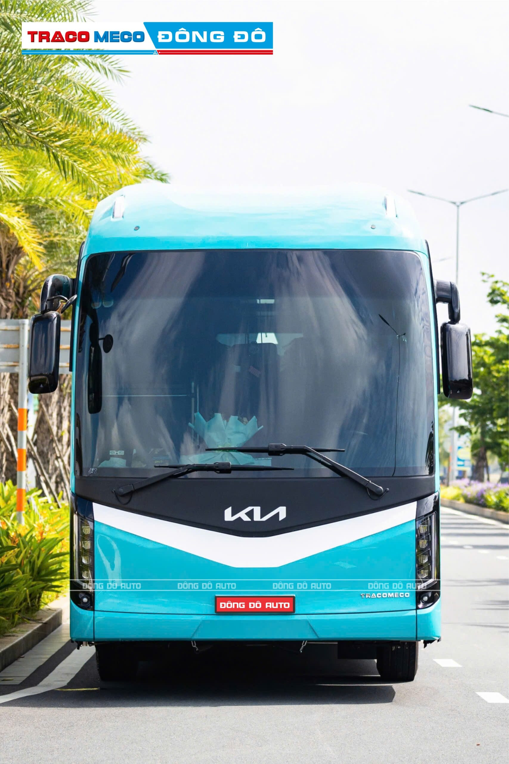 Chi tiết ghế ngồi Kia Granbird từ phía sau với các tiện ích nhỏ