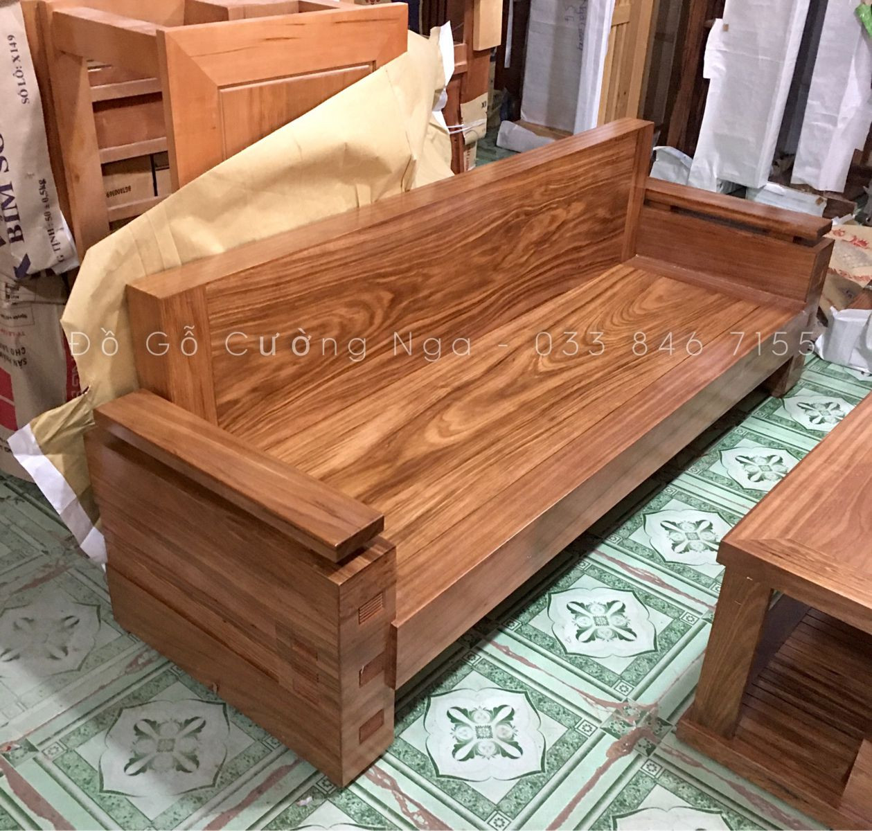 Chi tiết ghế sofa phòng khách dạng góc chữ L gỗ hương đá