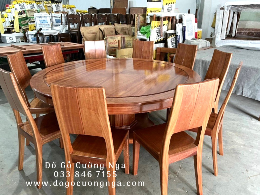 Chi tiết thiết kế tinh xảo của bàn ăn gỗ tròn 10 ghế làm từ gỗ xoan đào tự nhiên