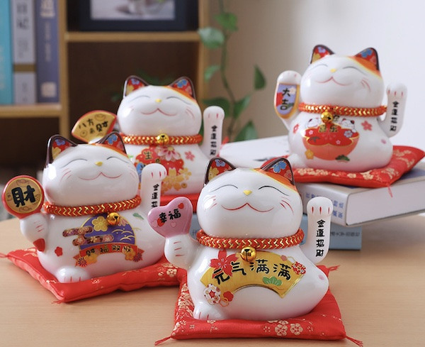 Chọn mèo thần tài theo cử chỉ tay