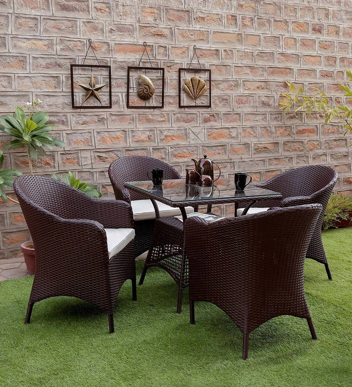 Có nên mua và sử dụng ban ghe cafe nhua hay không?