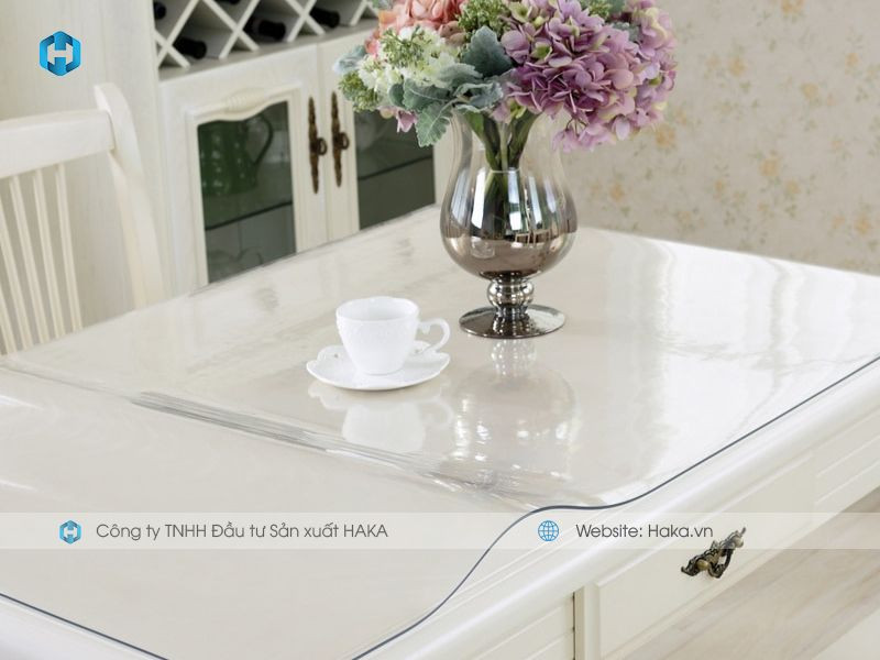 Công dụng bảo vệ và làm mới của tấm nhựa PVC trải bàn
