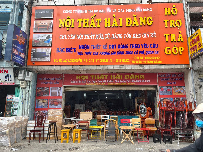 Cửa hàng Nội thất Thanh Minh trưng bày bàn ghế phòng khách giá rẻ