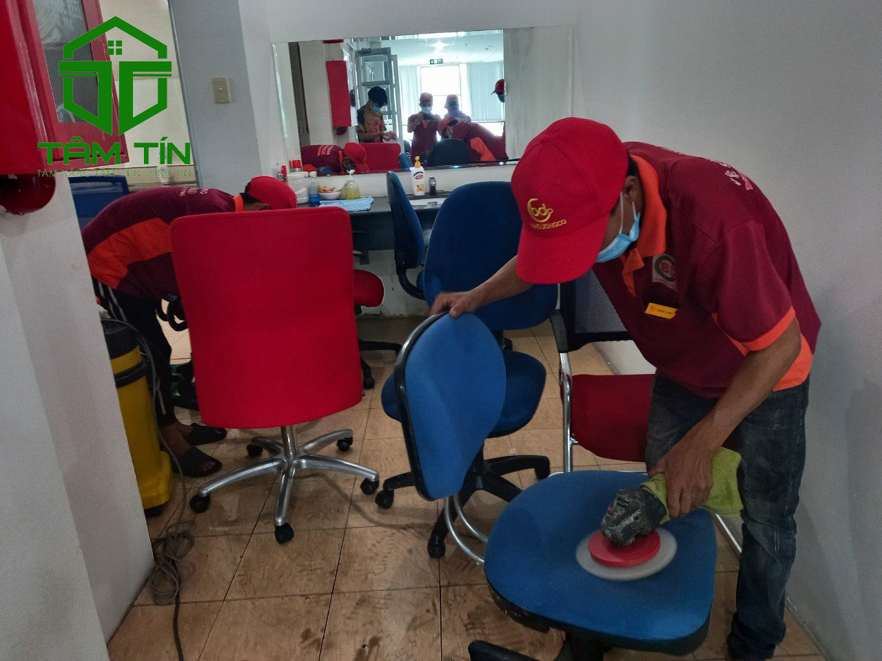 Dấu hiệu cần giặt ghế xoay
