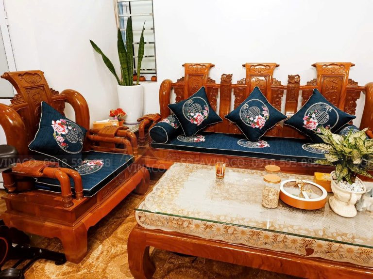 Đệm cho ghế gỗ Tần Thủy Hoàng với họa tiết thêu hoa tinh xảo