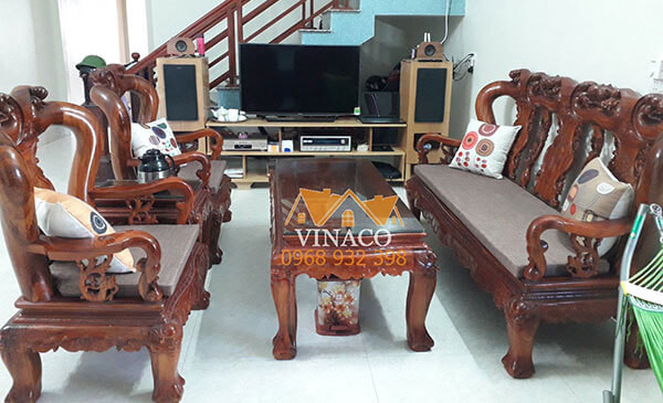 Đệm nâu, họa tiết gối trẻ trung cho bộ ghế đồng kỵ