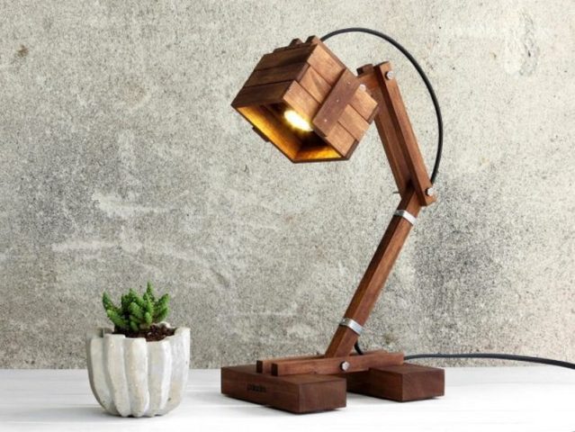 Đồ handmade từ gỗ khắc laser, vật trang trí bàn làm việc hiện đại
