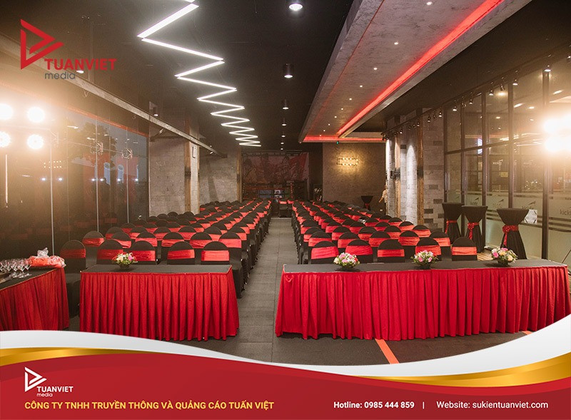 Ghế Banquet với áo bọc và nơ nhiều màu sắc