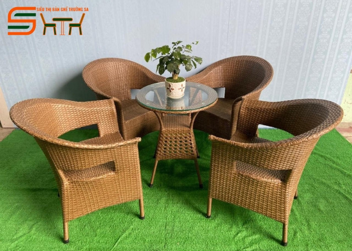 Ghế cafe nhựa giả mây đan thủ công, nhẹ nhàng và bền đẹp cho quán cà phê Hà Nội